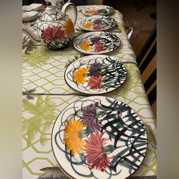 Stunning Vintage Handpainted Tea Pot and 5 matching plates - Picture 3 of 6